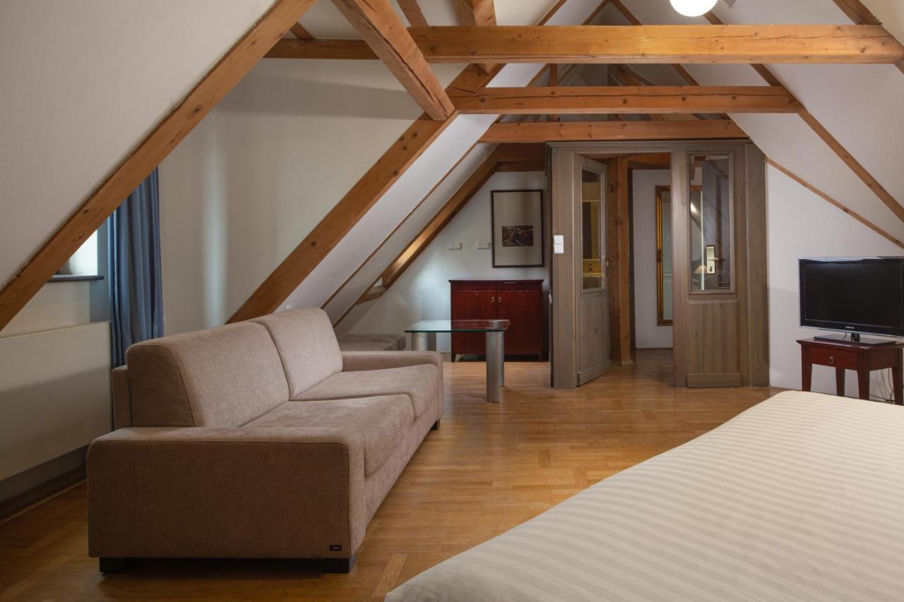 Charles Bridge & By Sivek Hotel apartamentowy Praga